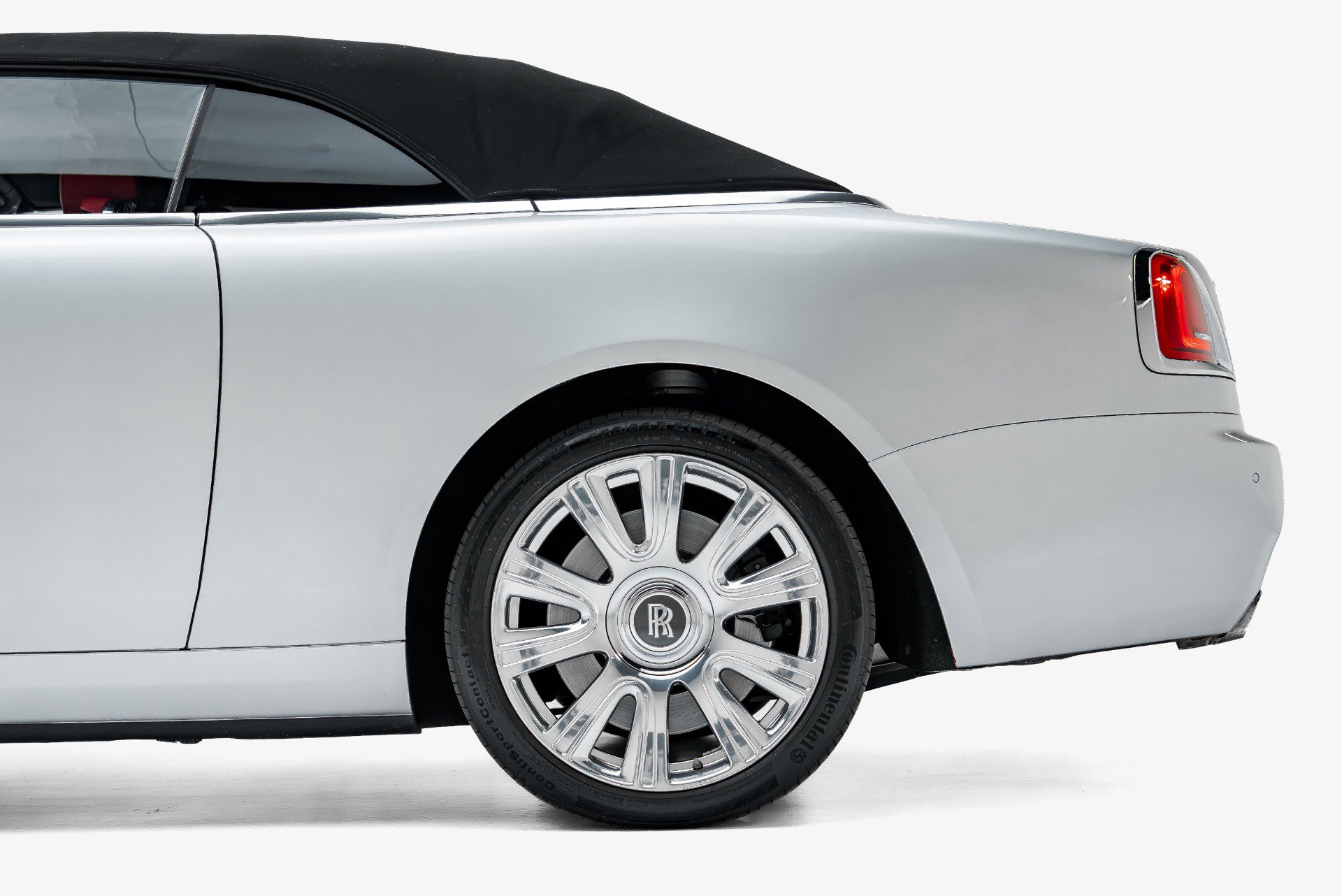 Used 2016 Rolls-Royce Dawn RWD image 23