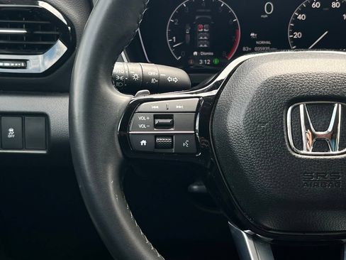 Used 2025 Honda Pilot Touring image 13
