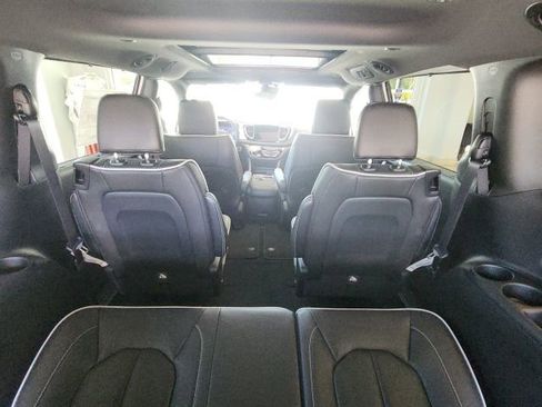 New 2025 Chrysler Pacifica Limited FWD image 45