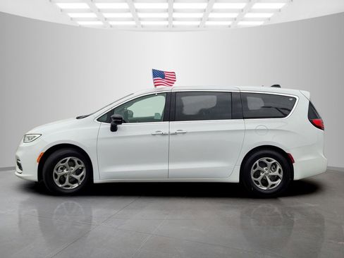 Used 2024 Chrysler Pacifica Limited FWD image 7