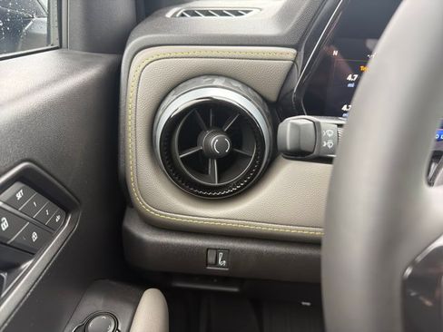 New 2026 Chevrolet Colorado ZR2 w/ Technology Package AWD/4WD image 17