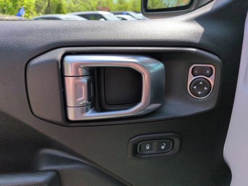 Used 2022 Jeep Wrangler Unlimited Rubicon w/ Dual Top Group AWD/4WD image 28