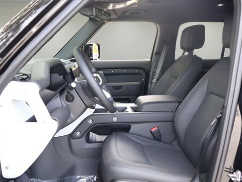 New 2025 Land Rover Defender 110 X-Dynamic SE AWD/4WD image 12