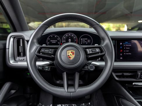 Certified 2024 Porsche Cayenne AWD/4WD image 29
