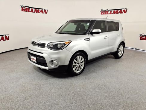 Used 2017 Kia Soul + FWD image 3