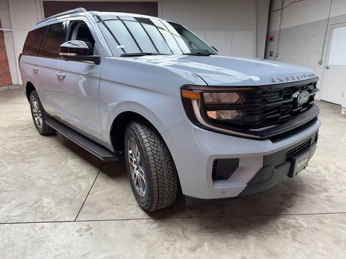 New 2026 Ford Expedition Active image 9