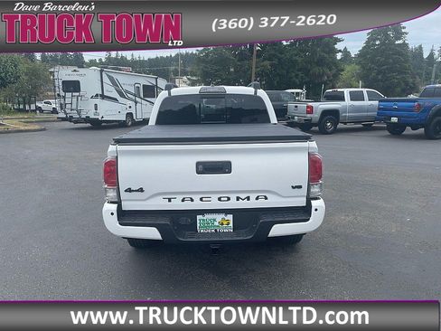 Used 2019 Toyota Tacoma Limited AWD/4WD image 4