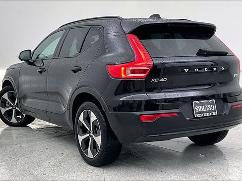 Certified 2025 Volvo XC40 B5 Plus image 16