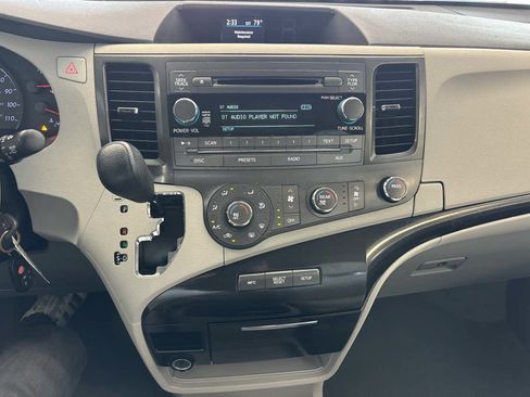 Used 2011 Toyota Sienna LE FWD image 16
