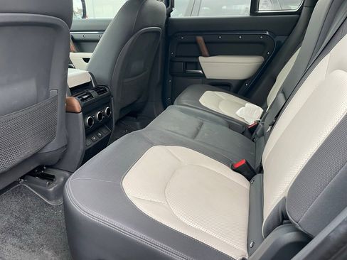 Used 2024 Land Rover Defender 110 X-Dynamic SE image 11