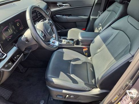 Used 2025 Kia Sportage EX FWD image 11