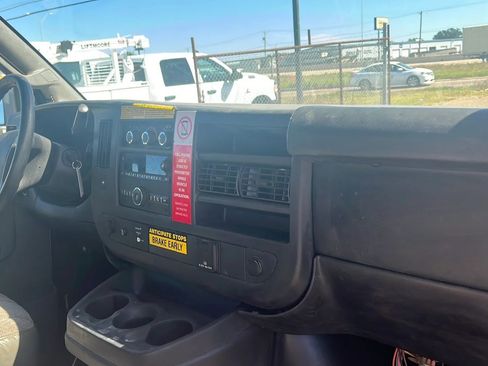 Used 2016 Chevrolet Express 3500 image 12