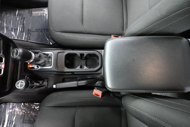 Used 2019 Jeep Wrangler Unlimited Sahara AWD/4WD image 27