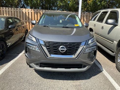 Used 2022 Nissan Rogue SV FWD image 2