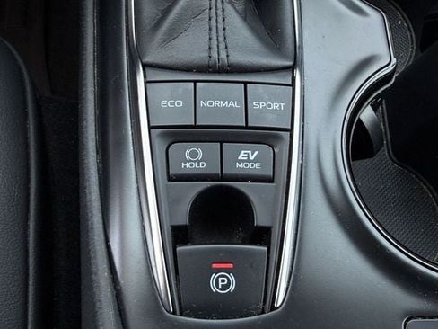 Used 2019 Toyota Camry SE FWD image 19