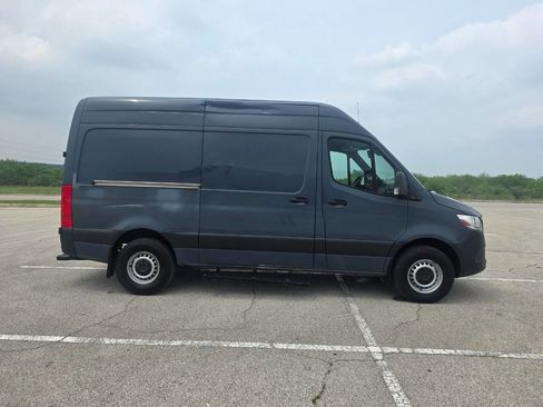 Used 2019 Mercedes-Benz Sprinter 144 image 3