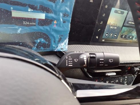 New 2025 Nissan Kicks SR w/ Illumination Package image 22