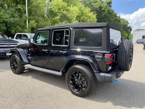 Certified 2024 Jeep Wrangler Unlimited Sahara w/ Technology Group AWD/4WD image 6