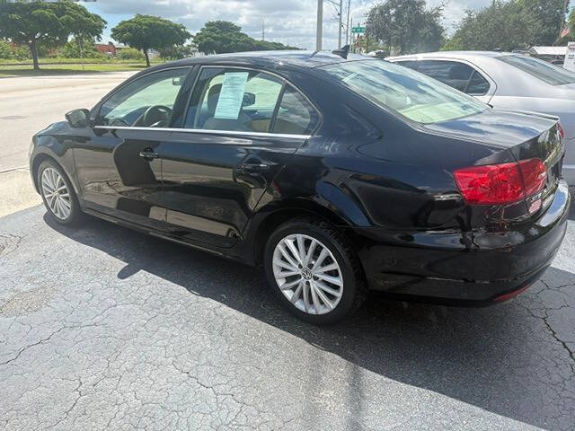 Used 2011 Volkswagen Jetta SEL FWD image 1