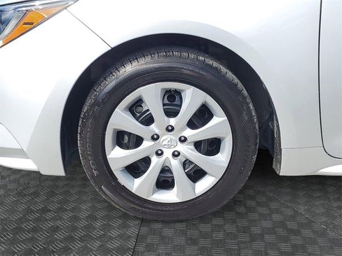 Used 2022 Toyota Corolla LE image 5