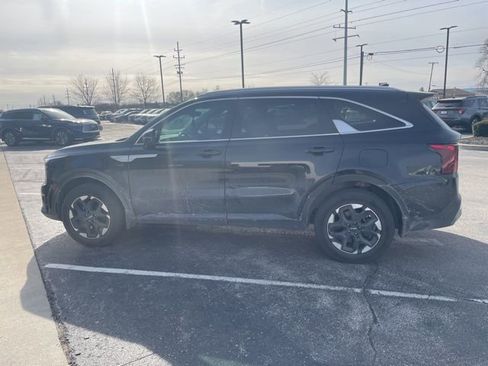 Used 2024 Kia Sorento S w/ Panoramic Sunroof Package image 5