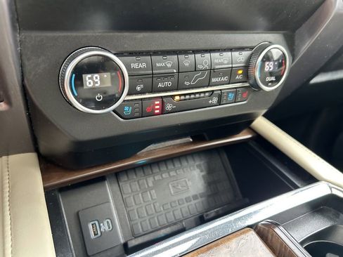 Used 2020 Ford Expedition Platinum image 34