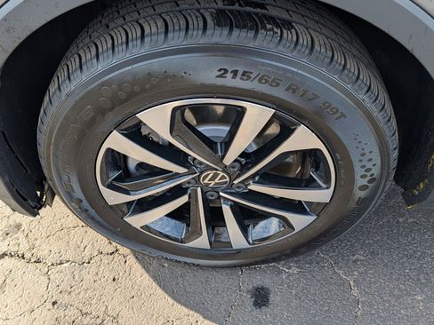 Used 2024 Volkswagen Tiguan S image 12