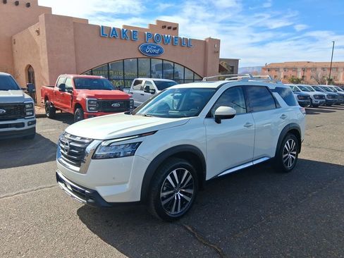 Used 2023 Nissan Pathfinder Platinum image 1
