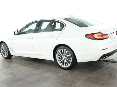 Used 2023 BMW 540i xDrive w/ Premium Package AWD/4WD image 3
