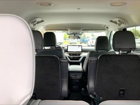 Used 2025 Ford Explorer Active w/ Active Comfort Package AWD/4WD image 8