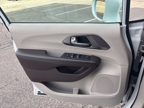 Used 2018 Chrysler Pacifica Touring-L Plus w/ Advanced Safetytec Group image 27