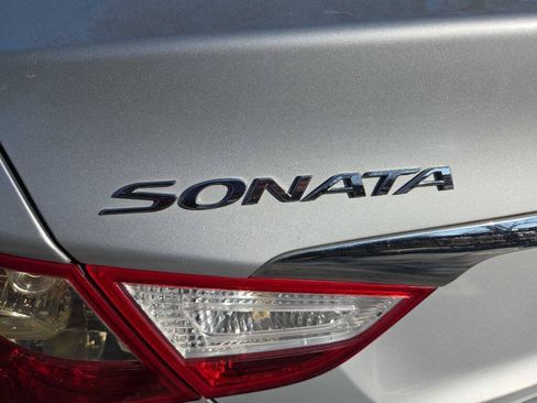 Used 2011 Hyundai Sonata GLS FWD image 14