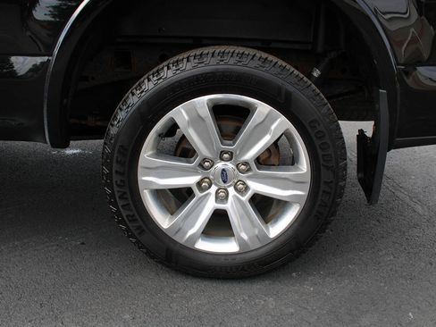 Used 2018 Ford F150 Platinum w/ Technology Package AWD/4WD image 13