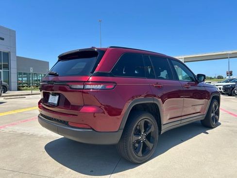 Used 2024 Jeep Grand Cherokee Altitude AWD/4WD image 15
