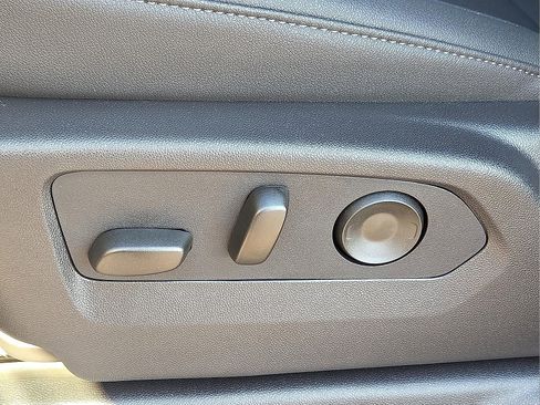 Used 2025 GMC Sierra 2500 SLT w/ SLT Convenience Package image 14