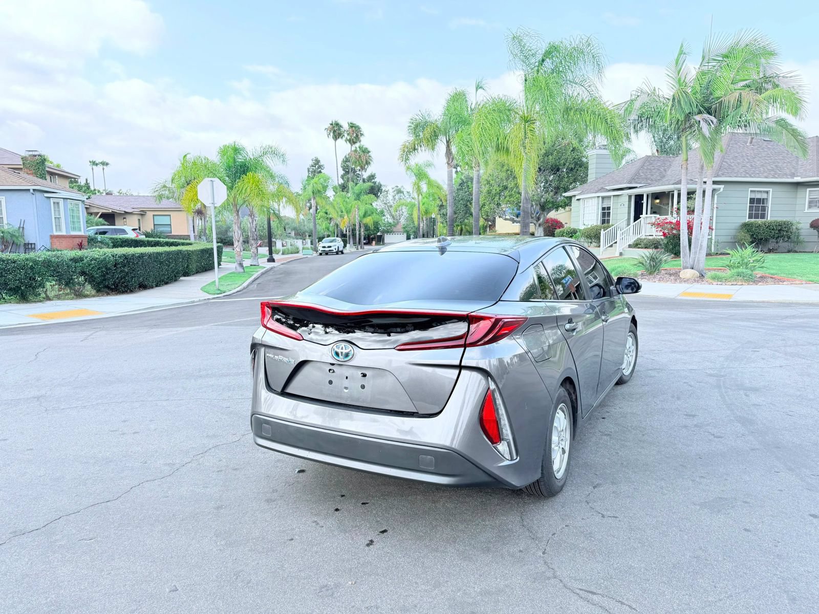 Used 2021 Toyota Prius Prime LE FWD image 4