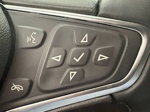Used 2024 Chevrolet Equinox LT FWD image 18