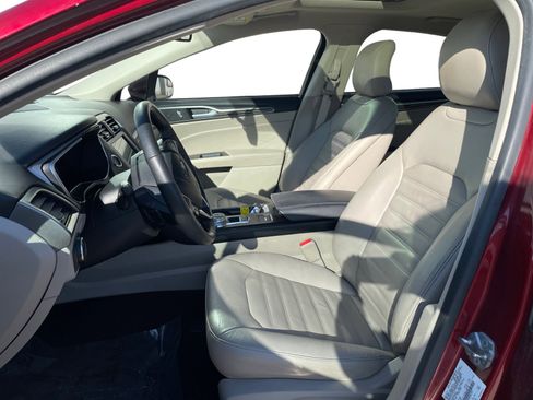 Used 2017 Ford Fusion SE w/ Fusion SE Technology Package image 20