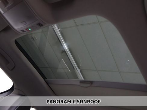 Certified 2023 Volkswagen Jetta SE w/ Panoramic Sunroof Package image 3