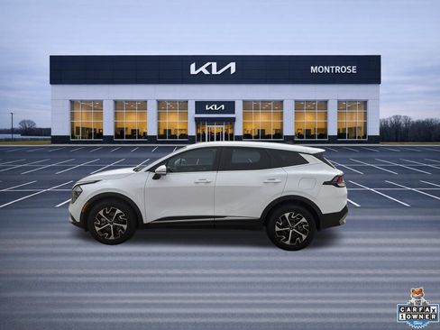 Certified 2023 Kia Sportage EX image 8