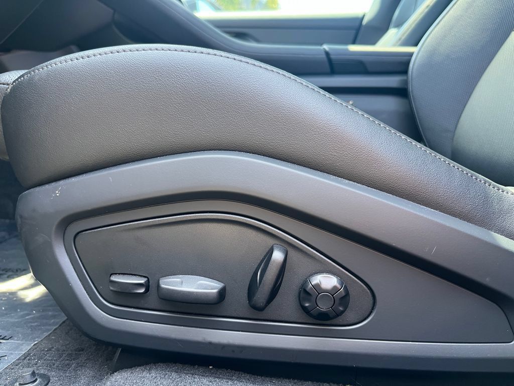 Used 2023 Porsche Taycan RWD image 18
