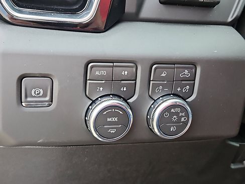 New 2026 GMC Sierra 2500 Denali w/ Denali Reserve Package AWD/4WD image 18