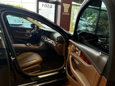 Used 2019 Mercedes-Benz E 300 4MATIC w/ Driver Assistance Package image 34