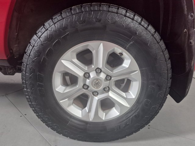 Used 2018 Toyota 4Runner SR5 AWD/4WD image 11