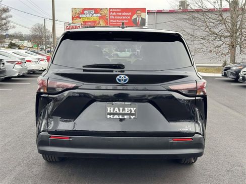 Used 2024 Toyota Sienna LE image 22