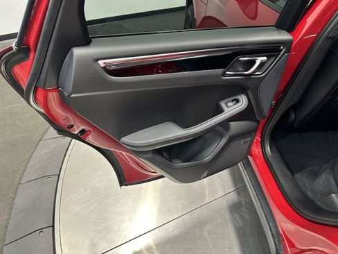Certified 2026 Porsche Macan AWD/4WD image 32