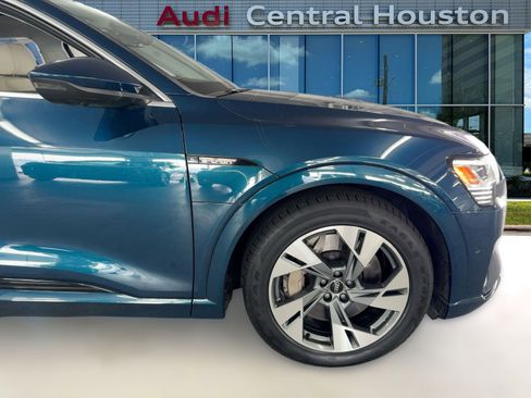 Used 2022 Audi e-tron Premium Plus w/ Premium Plus Package image 11