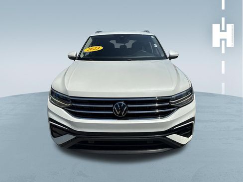 Used 2023 Volkswagen Tiguan SE image 2
