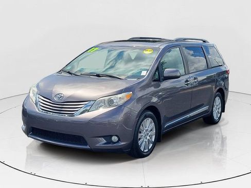 Used 2017 Toyota Sienna XLE w/ XLE Navigation Package AWD/4WD image 28