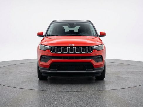 Used 2025 Jeep Compass Limited AWD/4WD image 2